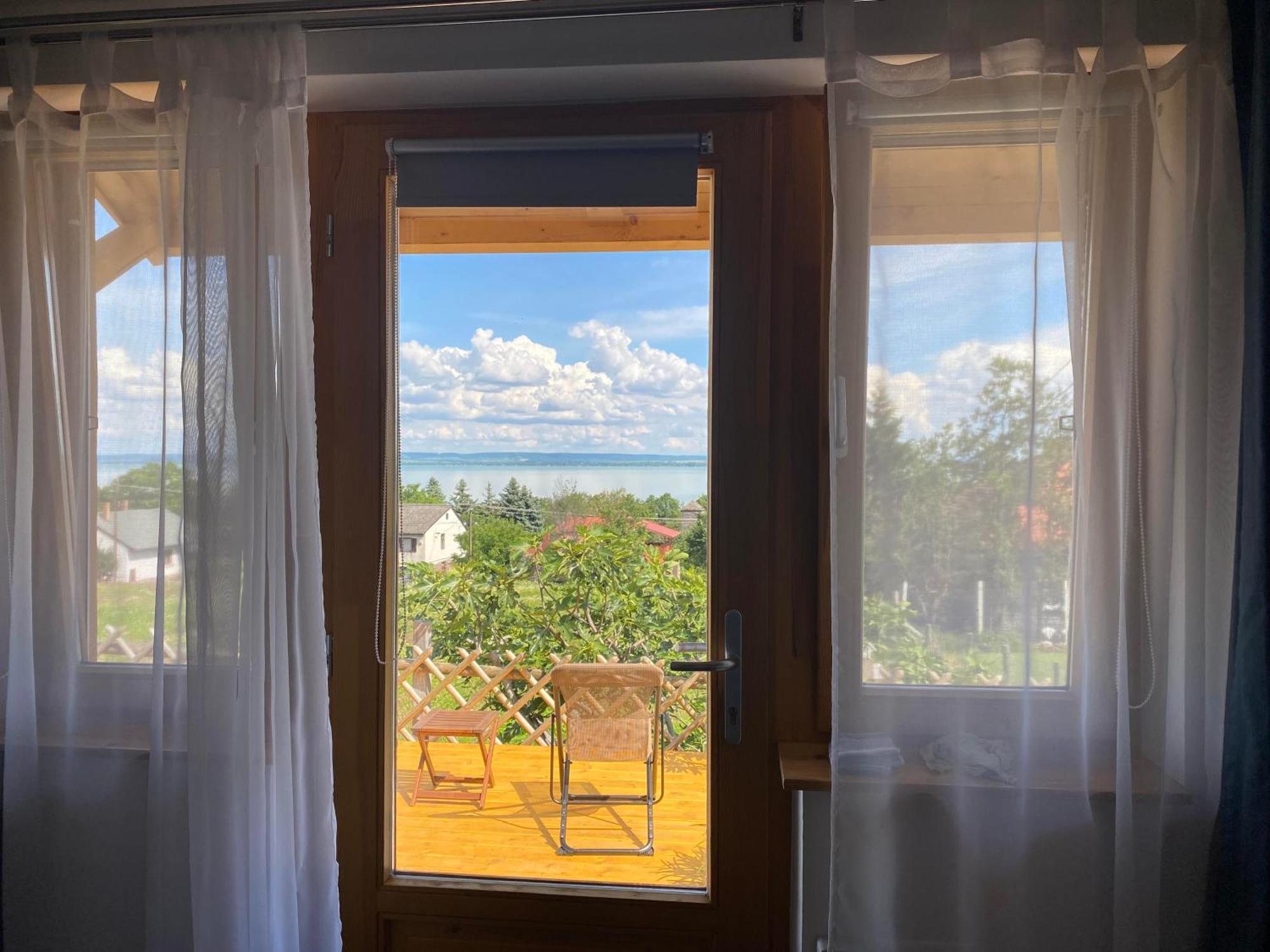 Bacchus Apartman - Borbarlang, Badacsony バダチョニトマイ エクステリア 写真